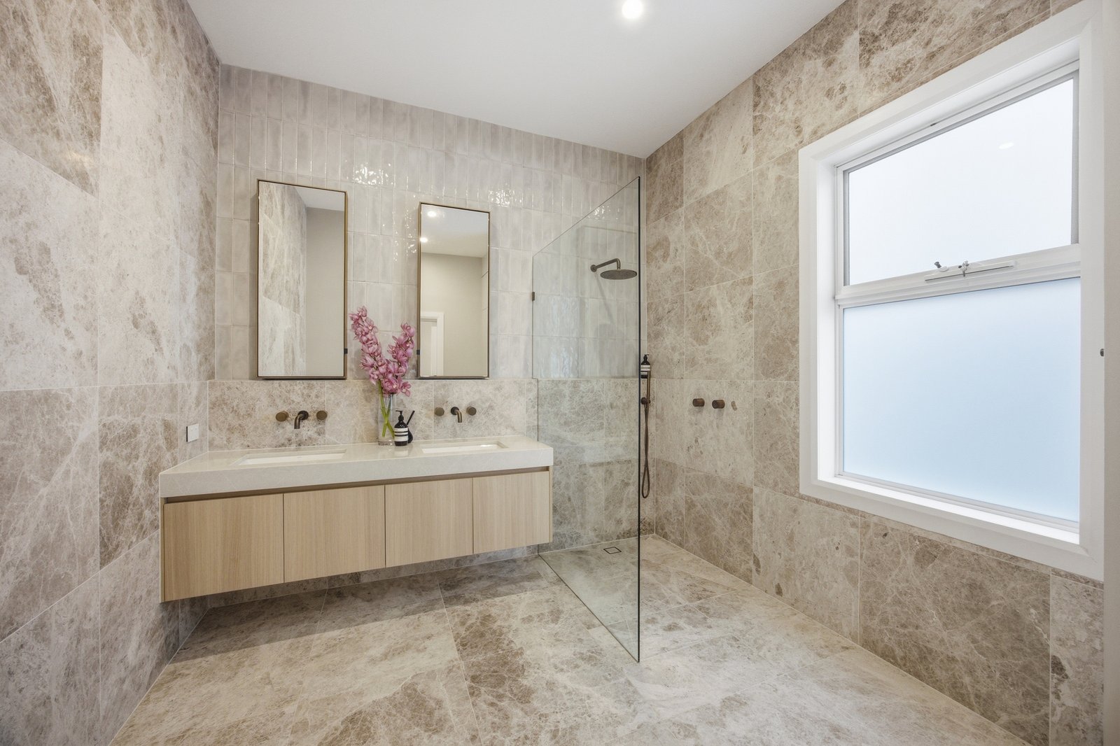 Gallery: 586 Hampton Street