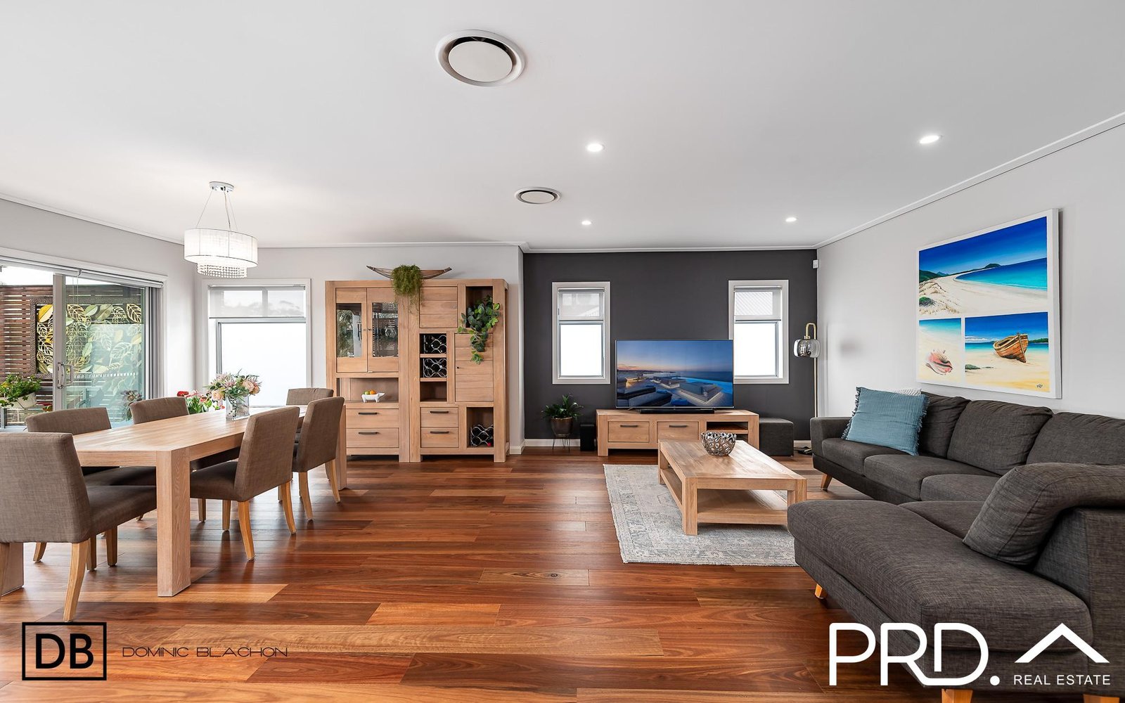 586 Henry Lawson Drive EAST HILLS 4