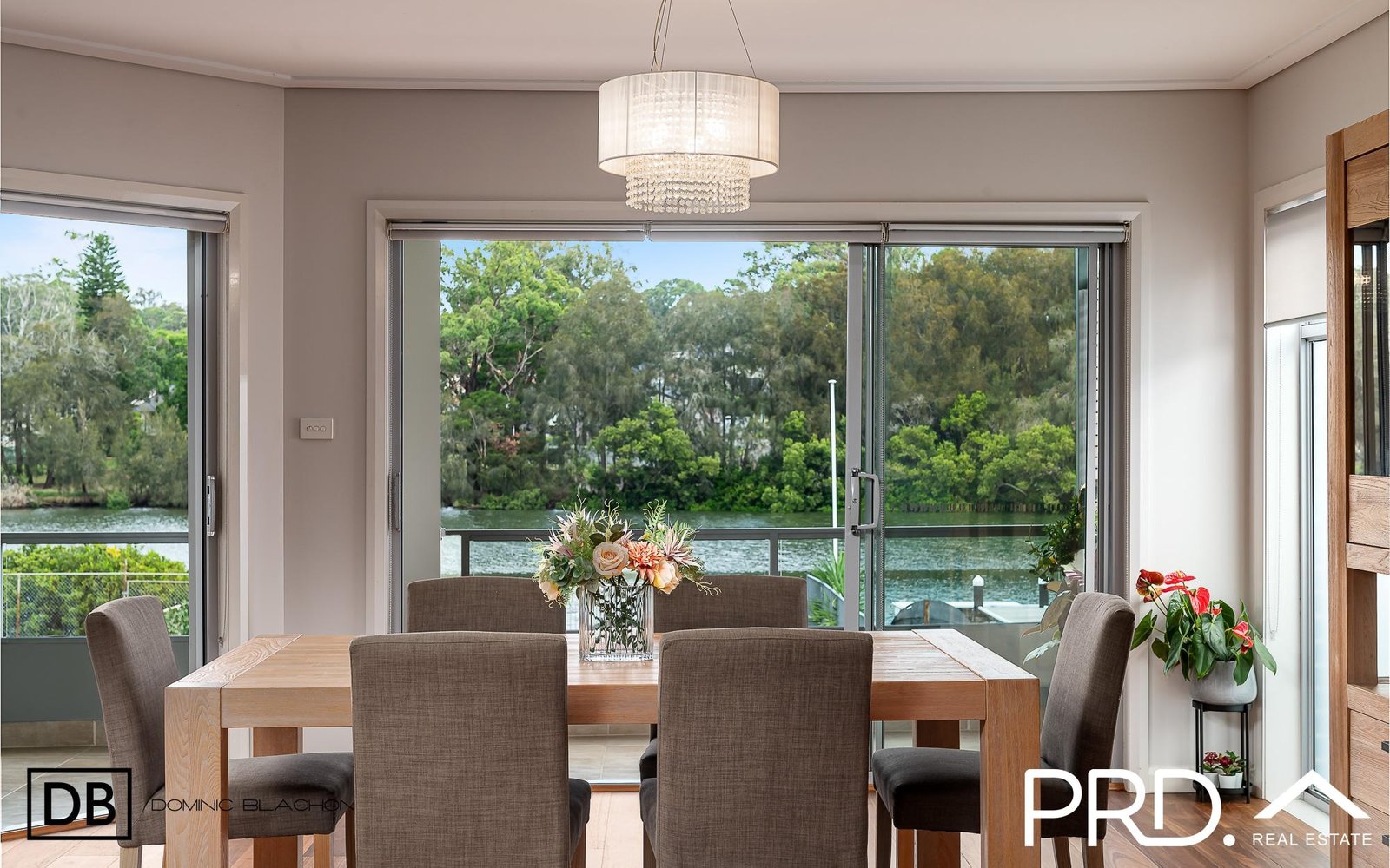 586 Henry Lawson Drive EAST HILLS 5