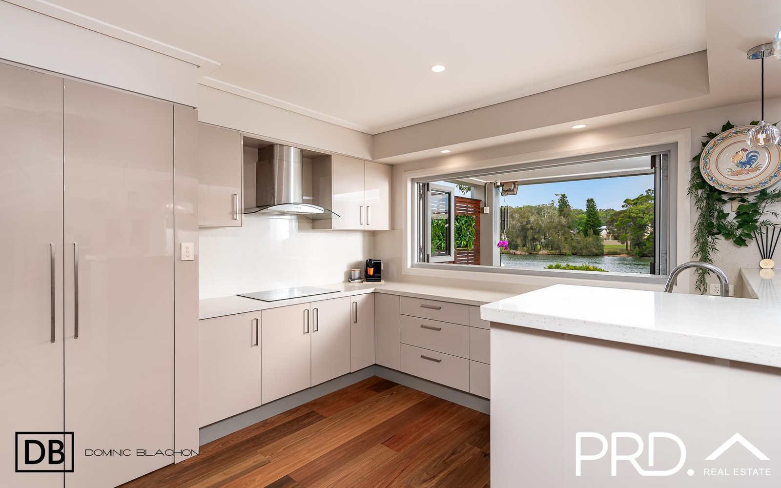 586 Henry Lawson Drive EAST HILLS 6