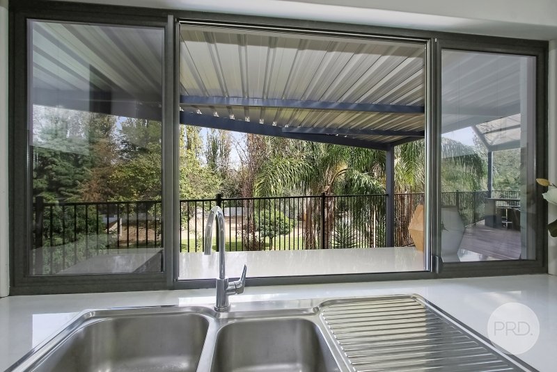 586 Manns Street LAVINGTON 9