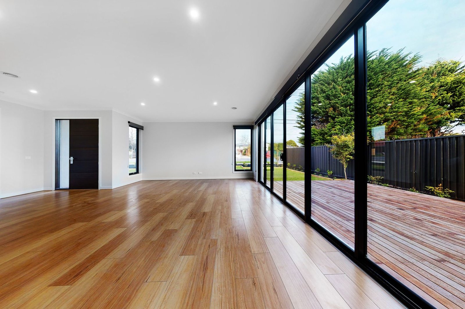 Gallery: 587 Warrigal Road