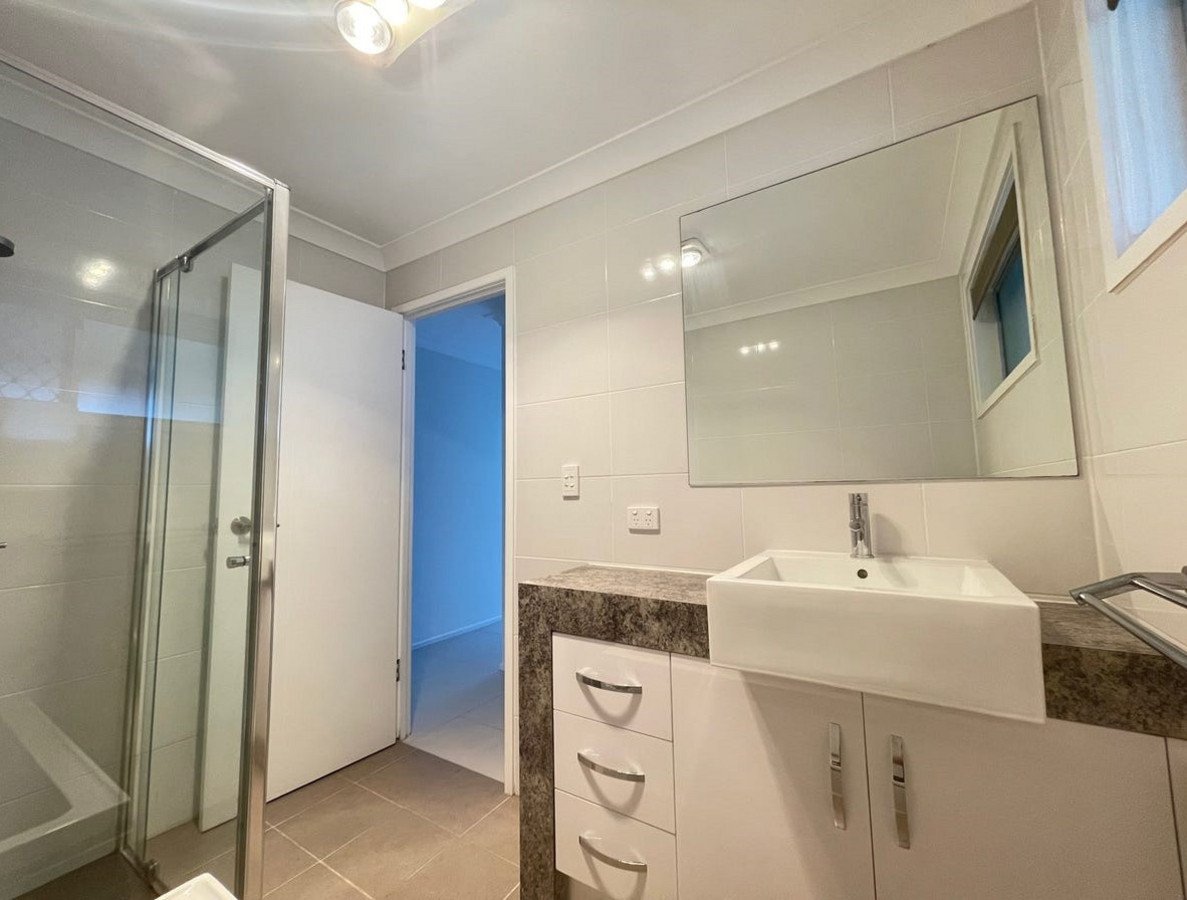 59 Alec Avenue Mermaid Waters 9