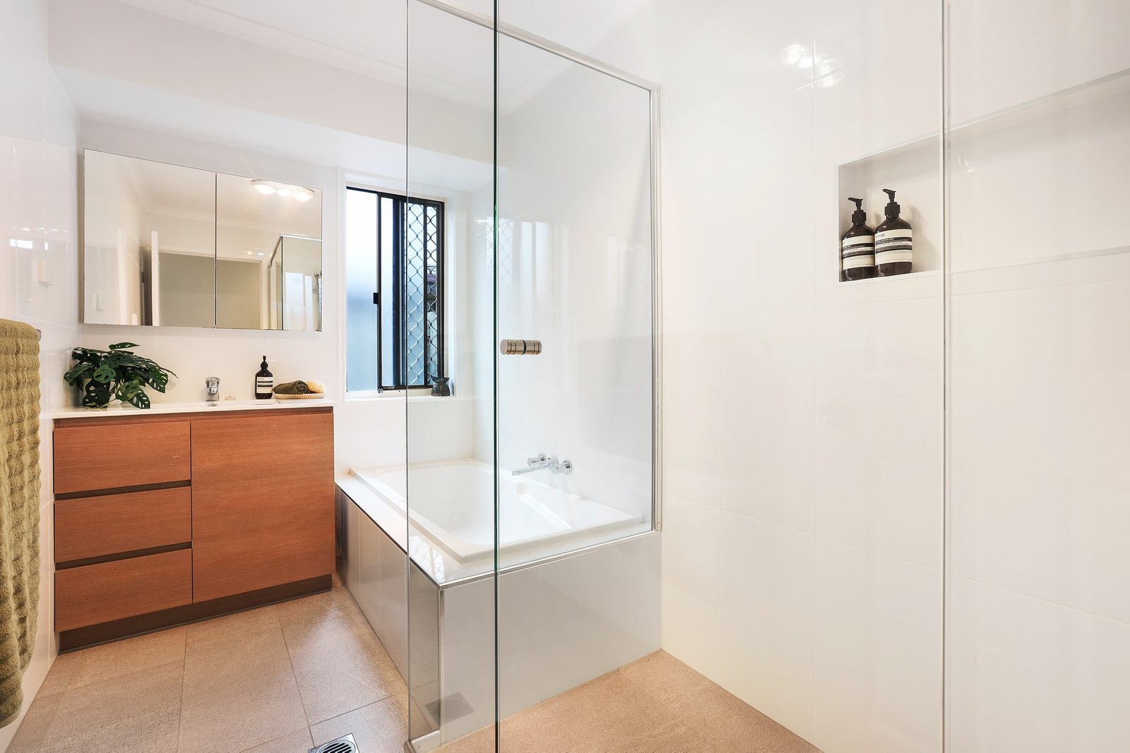 59 Glenmore Drive ASHMORE 16