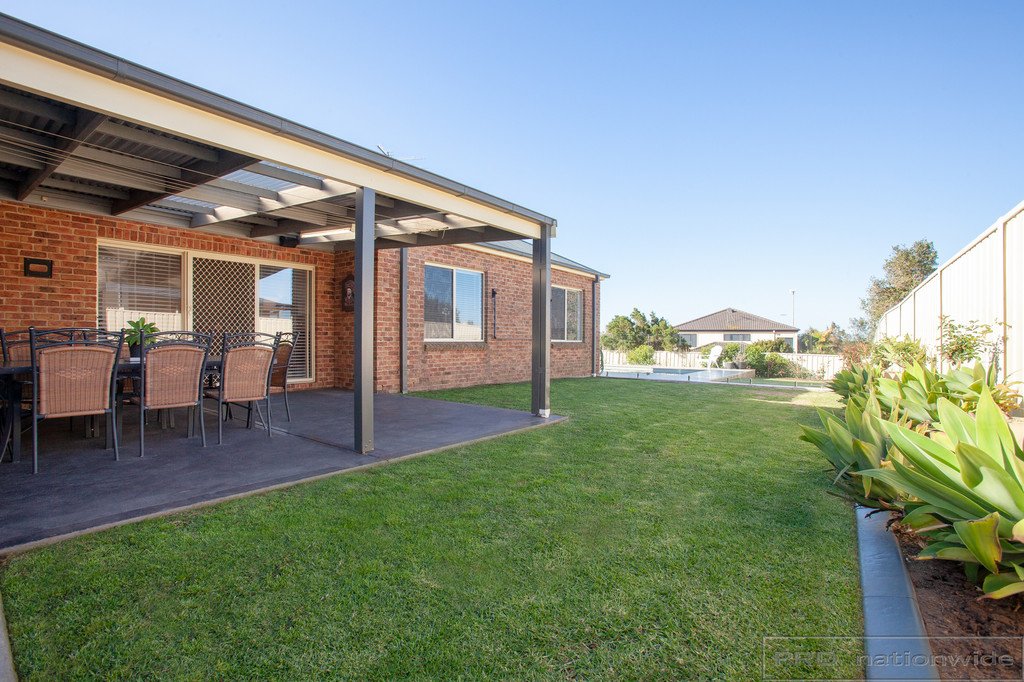 59 Lemonwood Circuit THORNTON 2