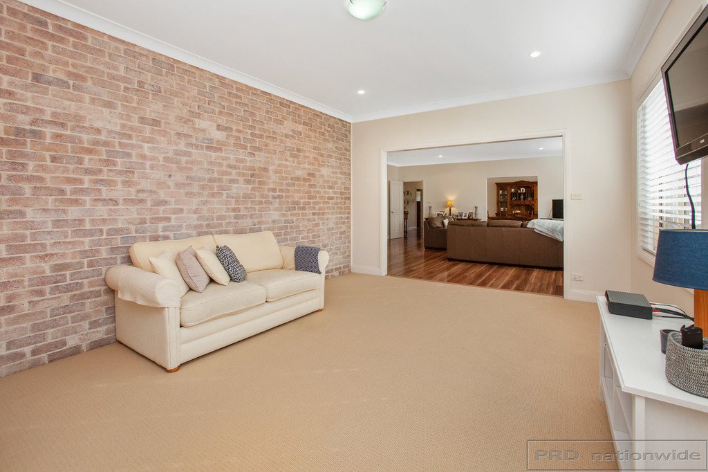 59 Lemonwood Circuit THORNTON 19