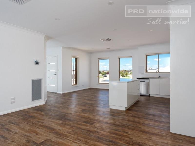 59 Lingiari Drive LLOYD 1