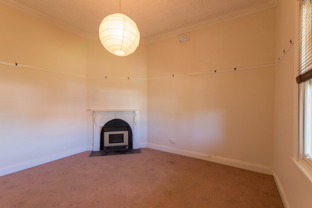 59 Merivale Street TUMUT 5