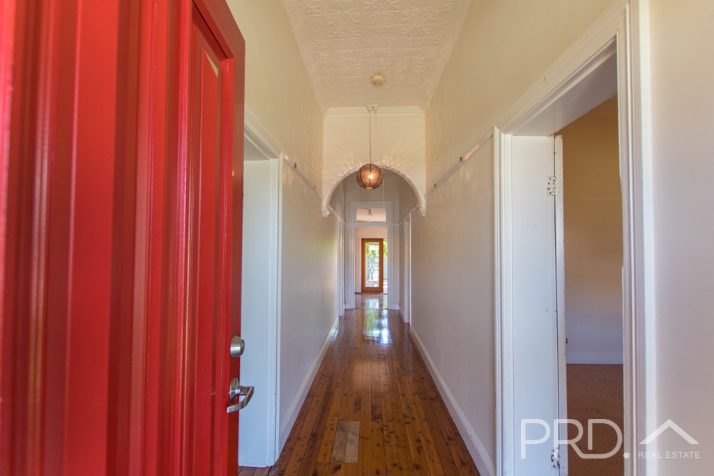 59 Merivale Street TUMUT 6