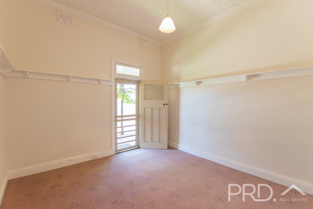 59 Merivale Street TUMUT 9