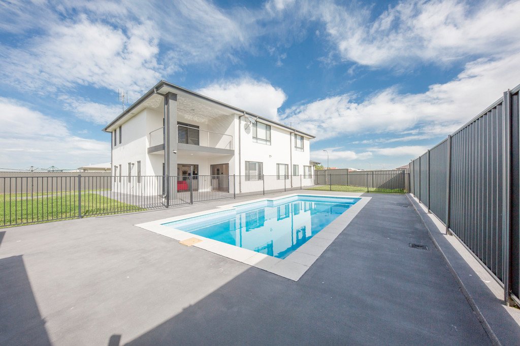 59 Niven Parade RUTHERFORD 24