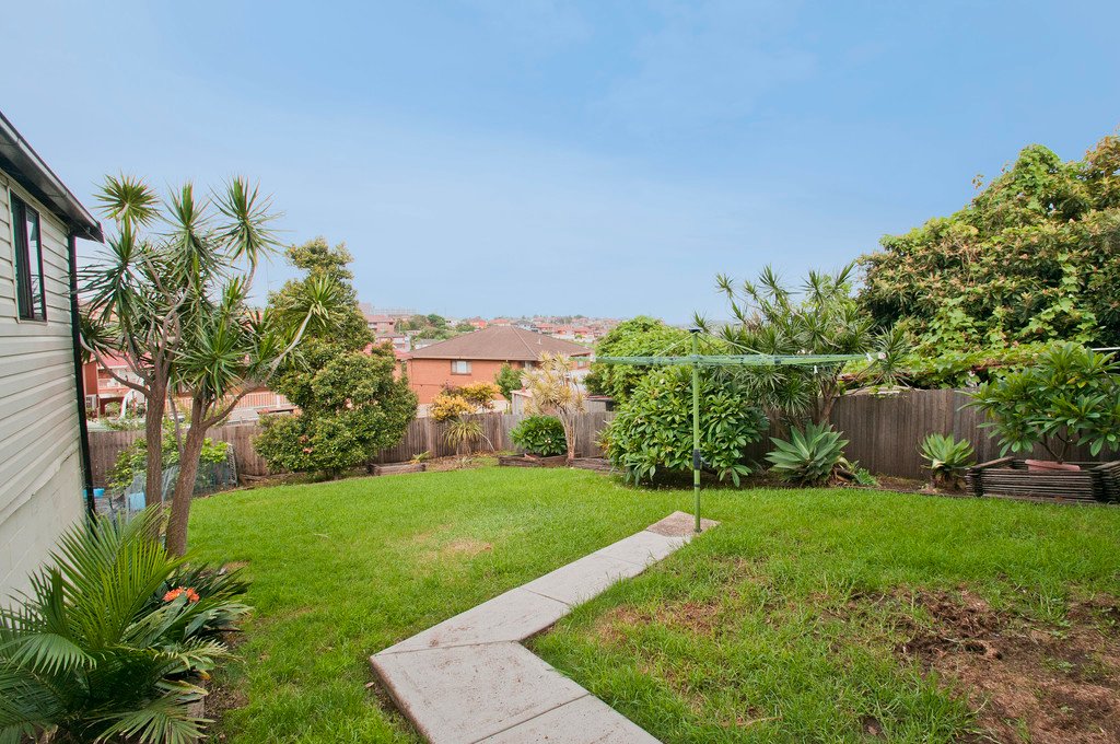 59 Weringa Avenue LAKE HEIGHTS 8