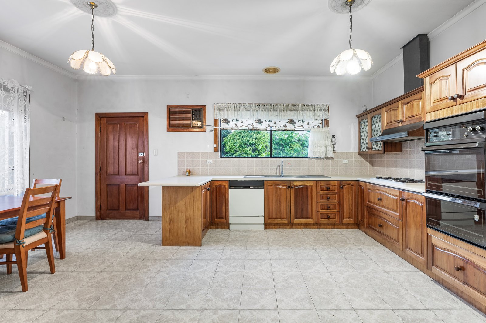 Gallery: 591 Nepean Highway