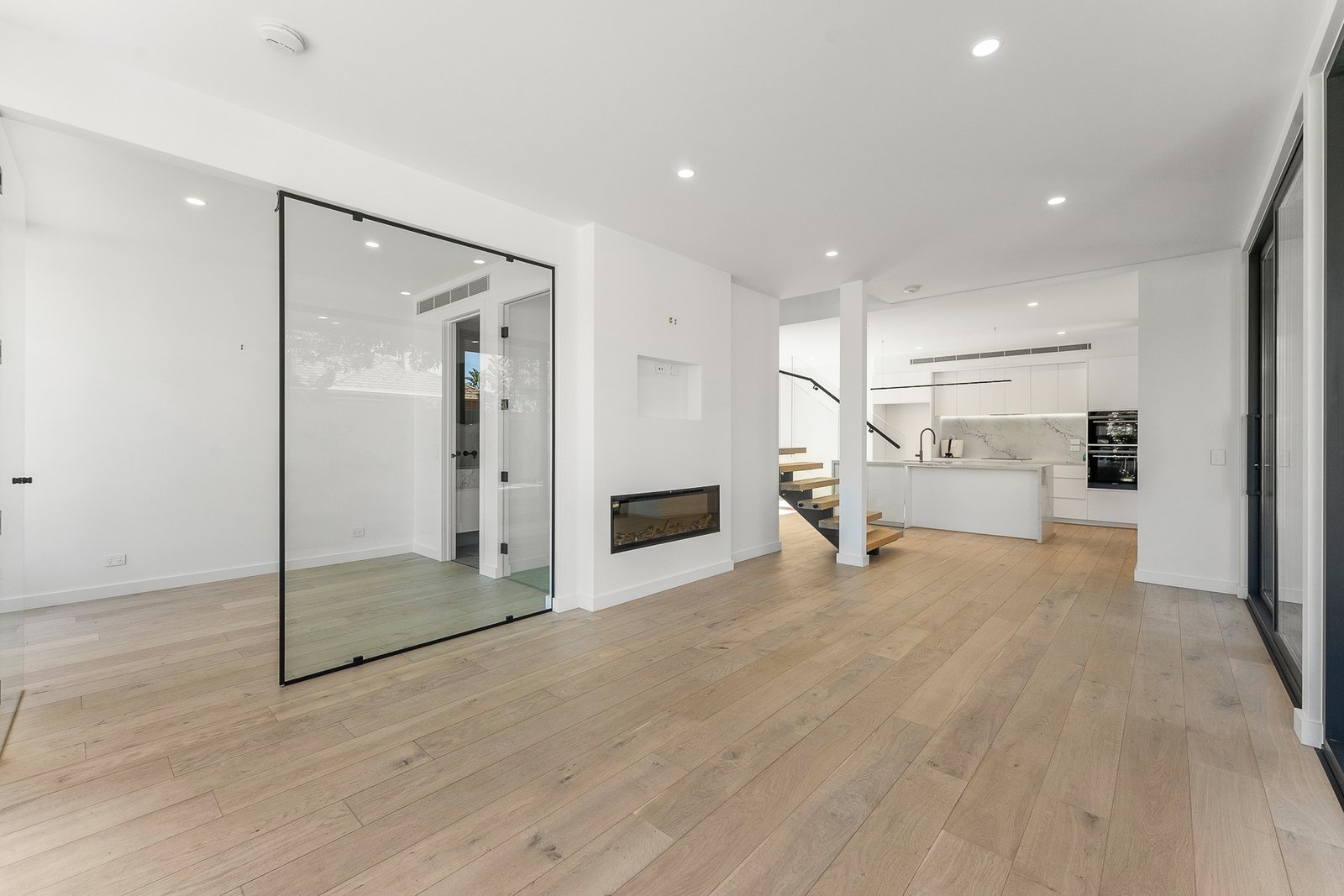 Gallery: 593 Nepean Highway
