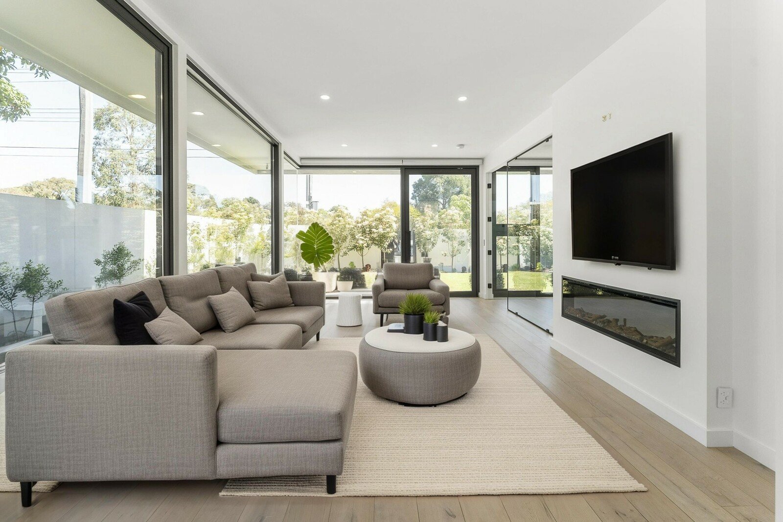 Gallery: 593 Nepean Highway