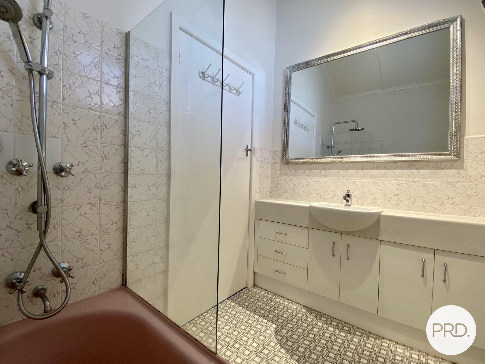 595 Broad Street EAST ALBURY 5