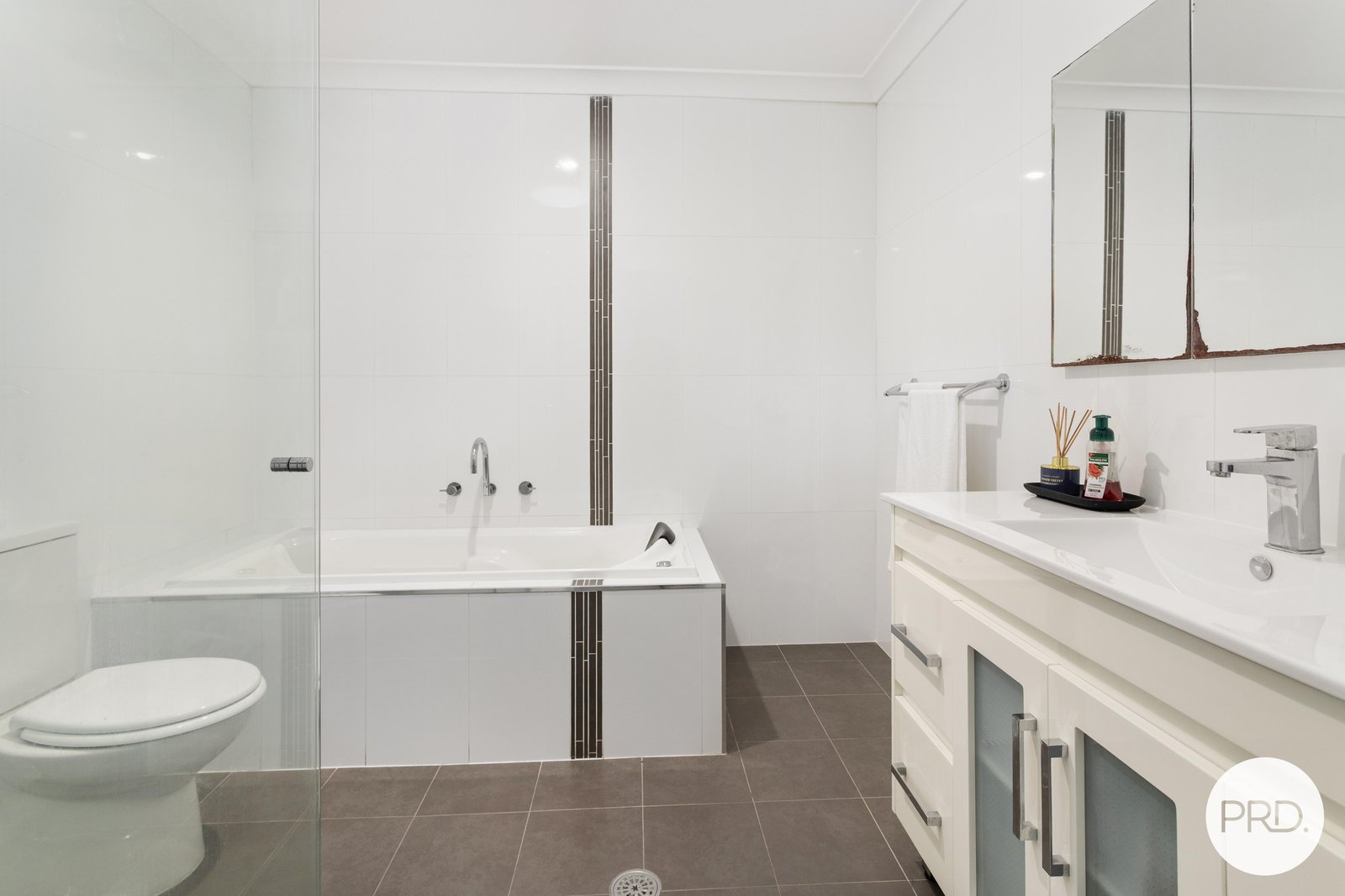 596 Northcliffe Drive BERKELEY 8