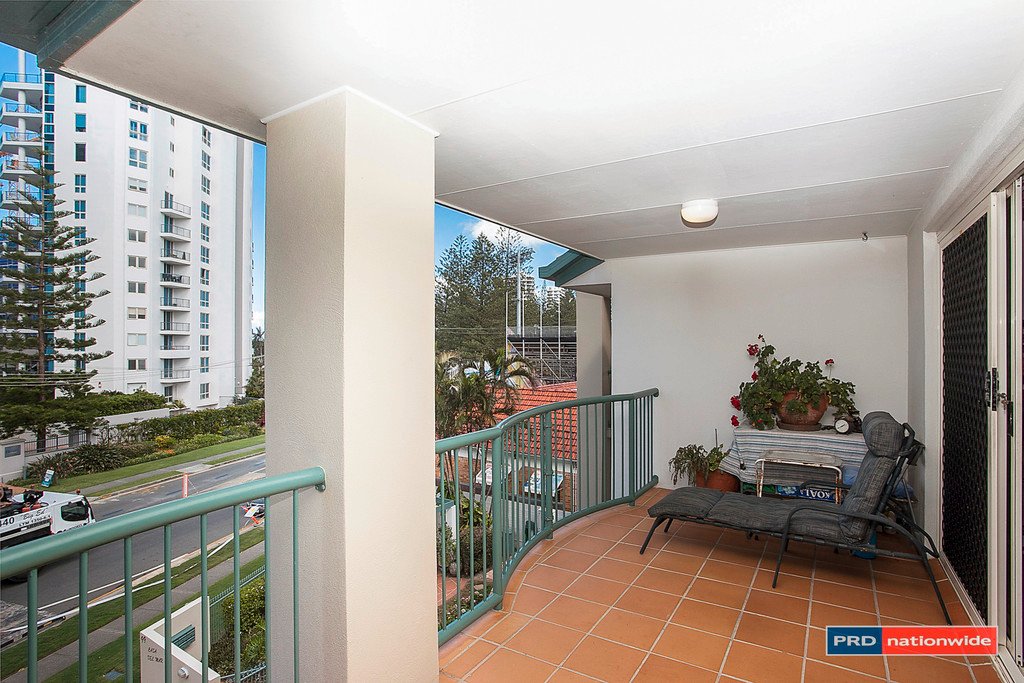 5/99 Old Burleigh Road BROADBEACH 8