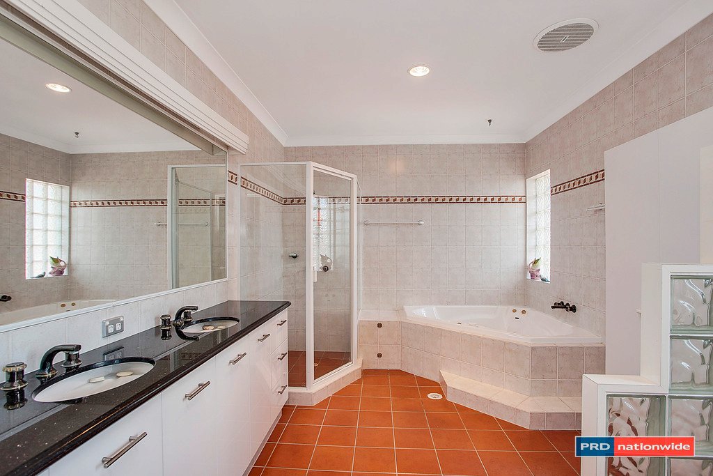 5/99 Old Burleigh Road BROADBEACH 10