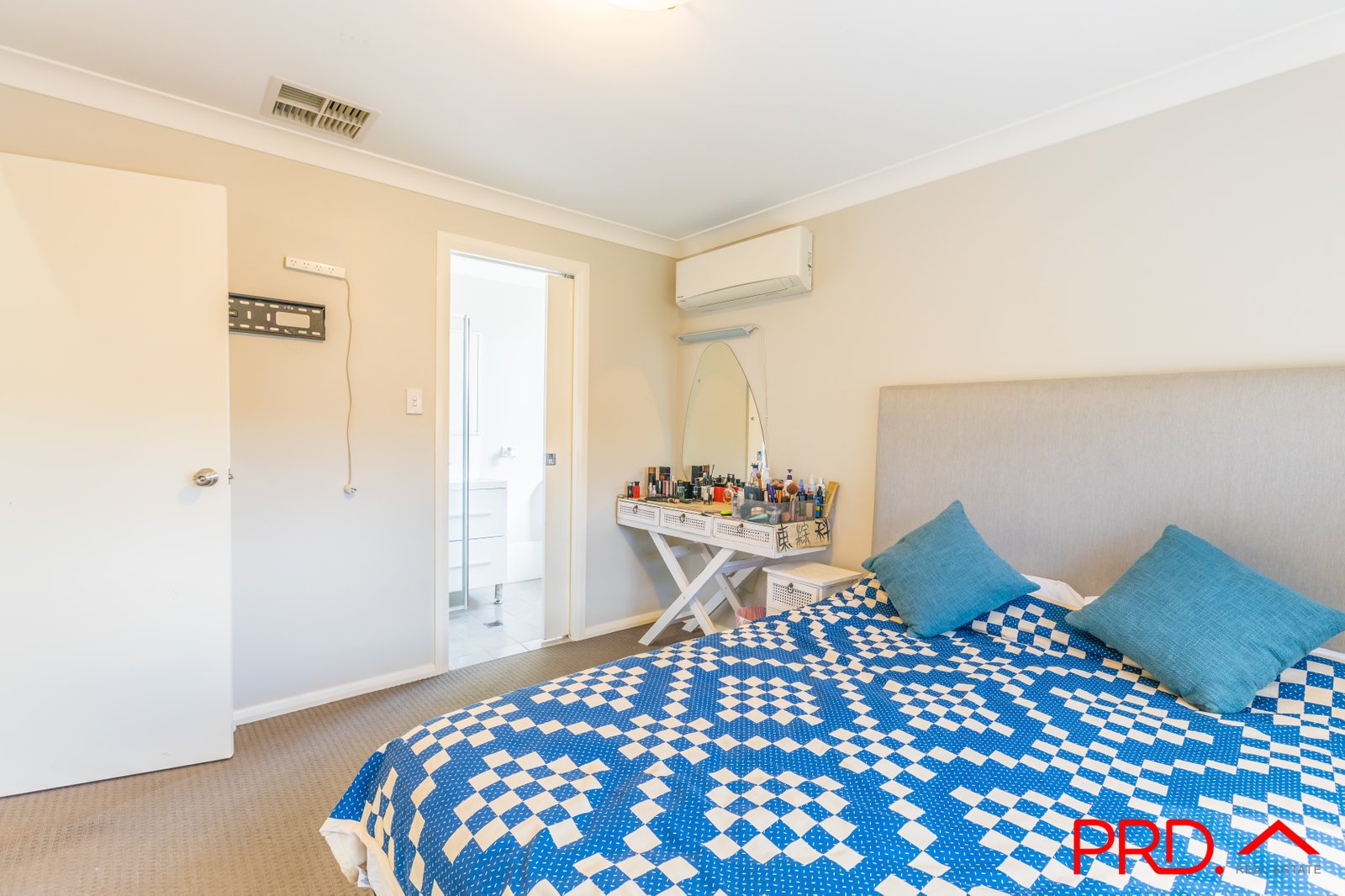 5a Brushbox Grove TAMWORTH 8