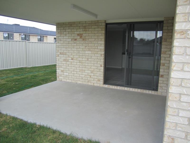 5a Brushbox Grove TAMWORTH 7