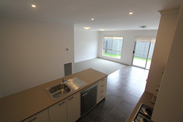 5A King George Way MITCHELL PARK 4