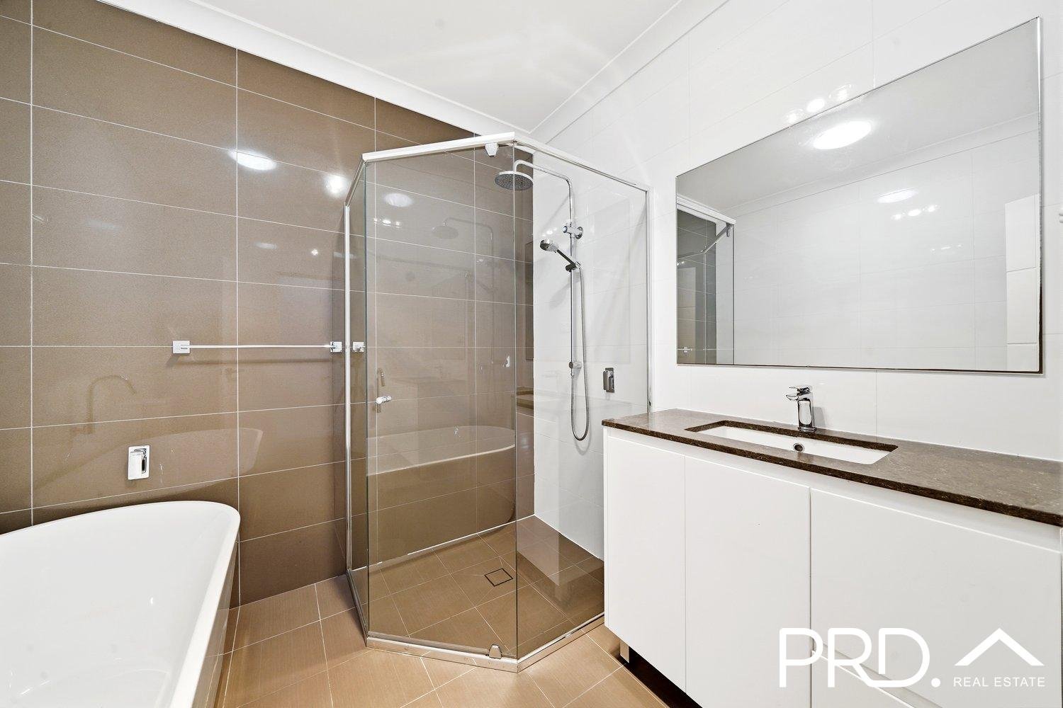 5a Monash Avenue EAST HILLS 6