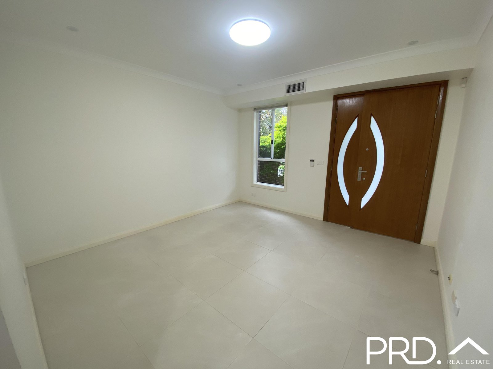 5a Monash Avenue EAST HILLS 2