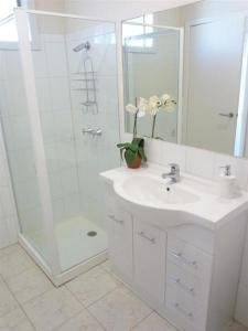 Gallery: 5A Oswald Thomas Avenue