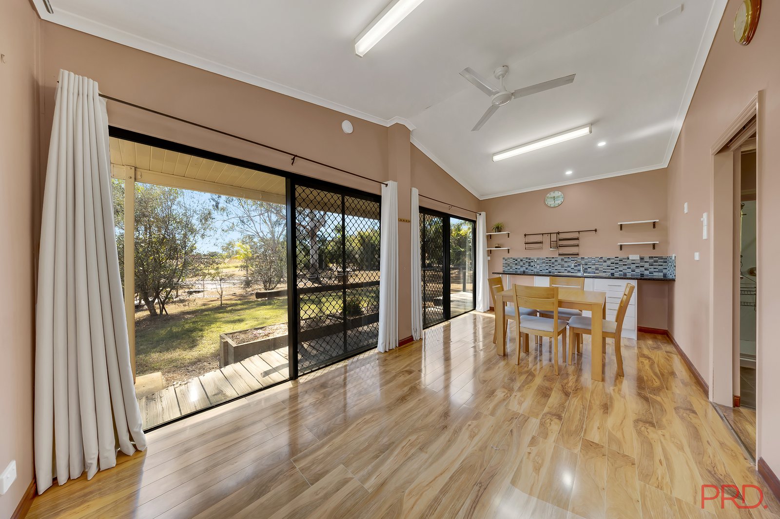 5A Rainer Court BENARABY 25