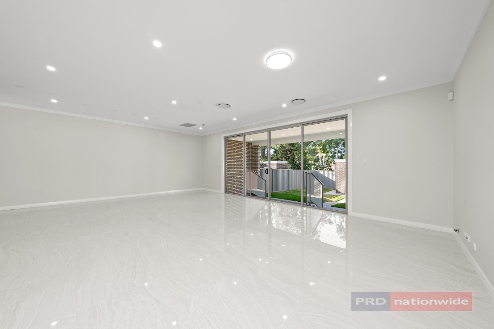 5a Singleton Avenue EAST HILLS 2