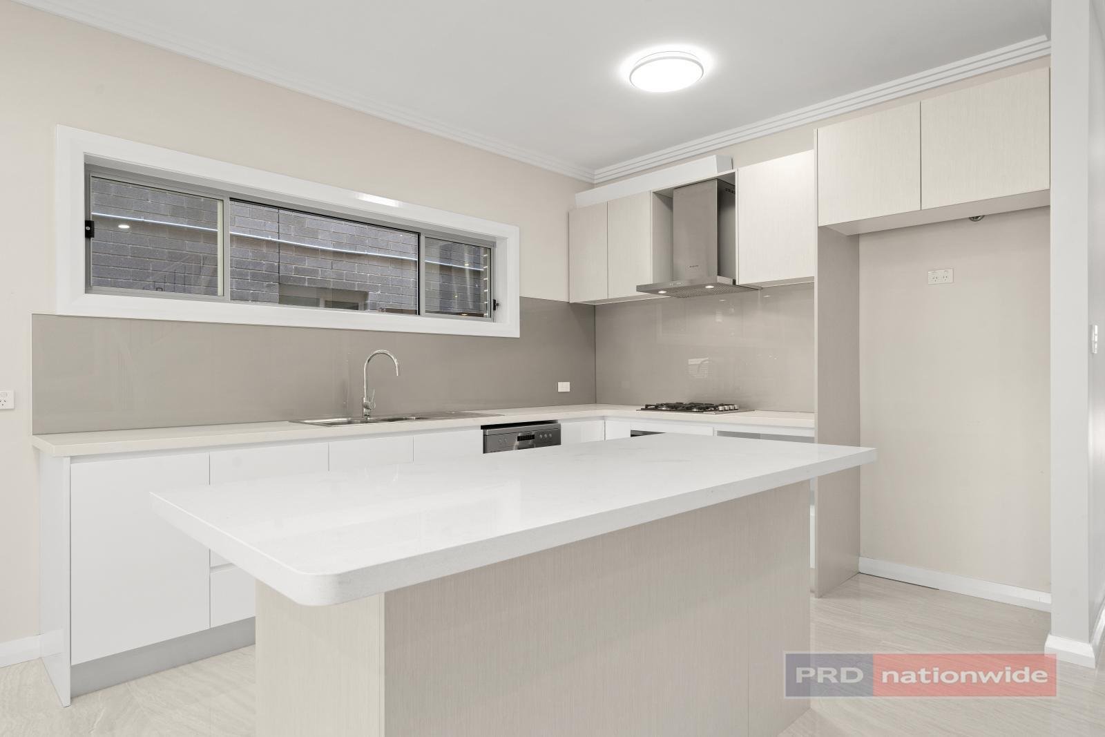 5a Singleton Avenue EAST HILLS 3