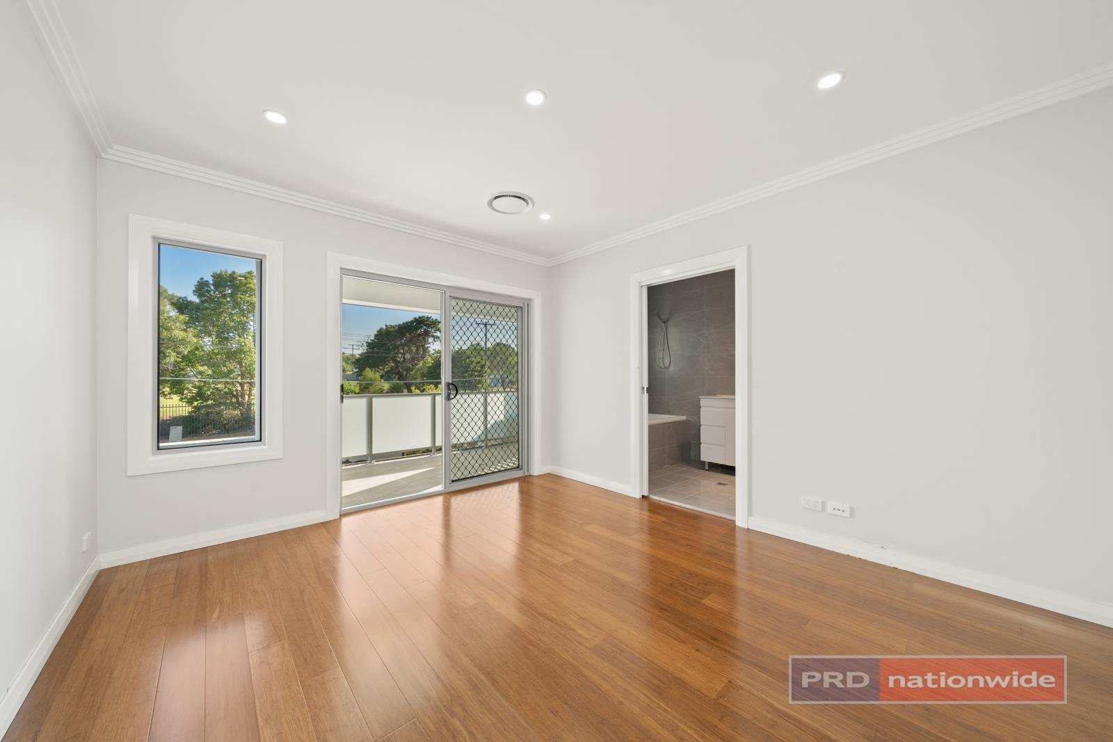 5a Singleton Avenue EAST HILLS 4