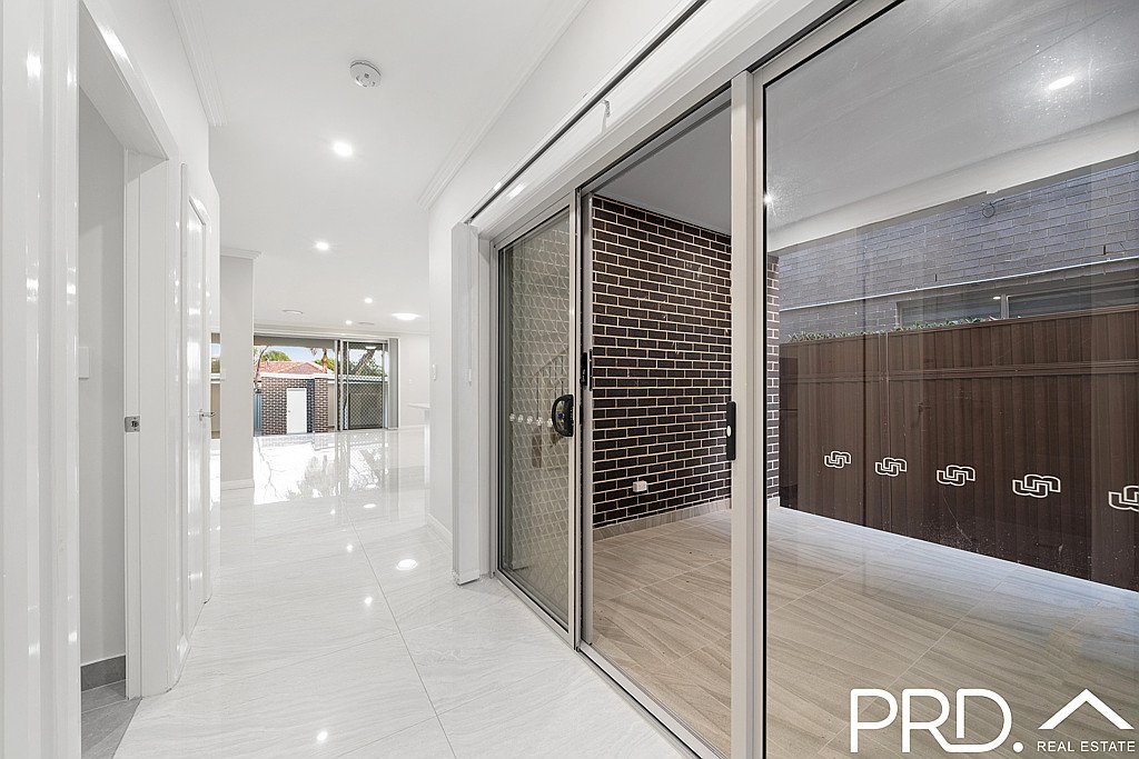 5a Singleton Avenue EAST HILLS 9