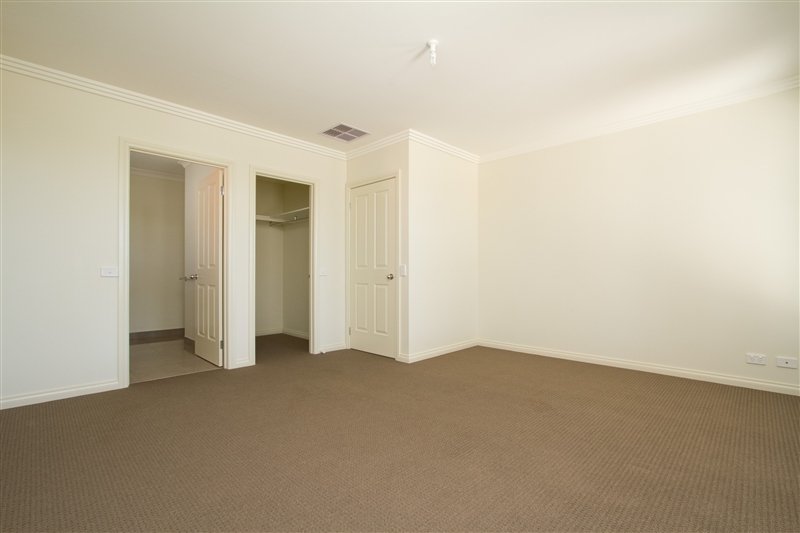 5A Vincent Drive KENNINGTON 3