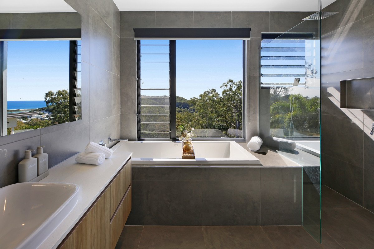 5B Vantage Point Drive Burleigh Heads 24