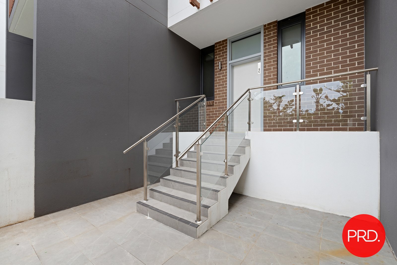 5C Garrigarrang Avenue KOGARAH 2