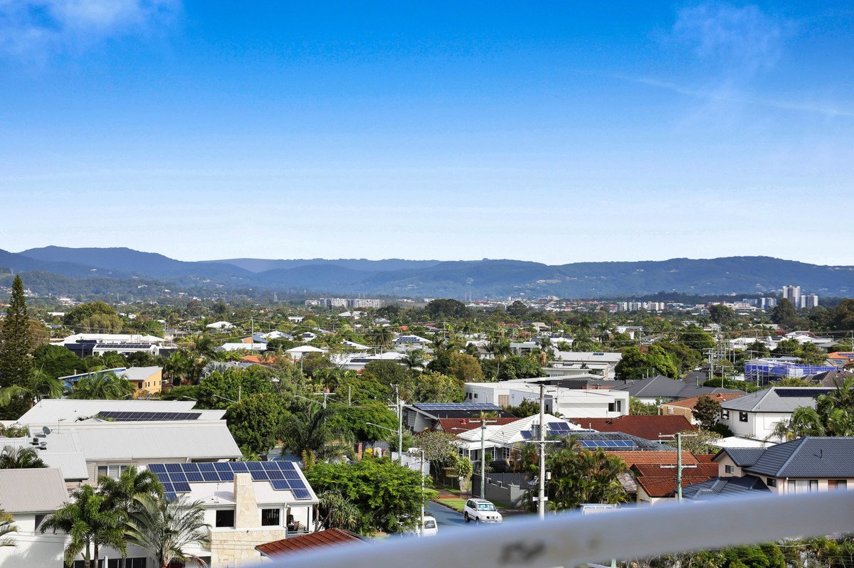 5c/3 Second Avenue Burleigh Heads 23