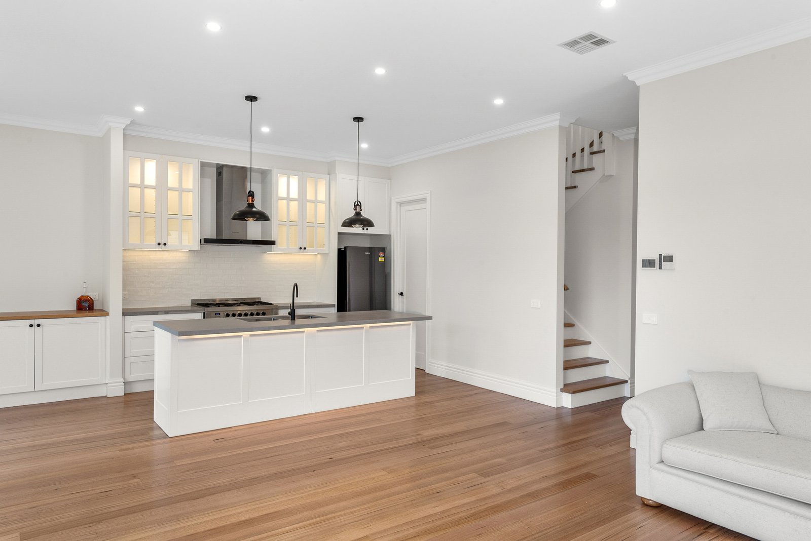 Real Estate and Property in 5F Urquhart Street, Woodend, VIC