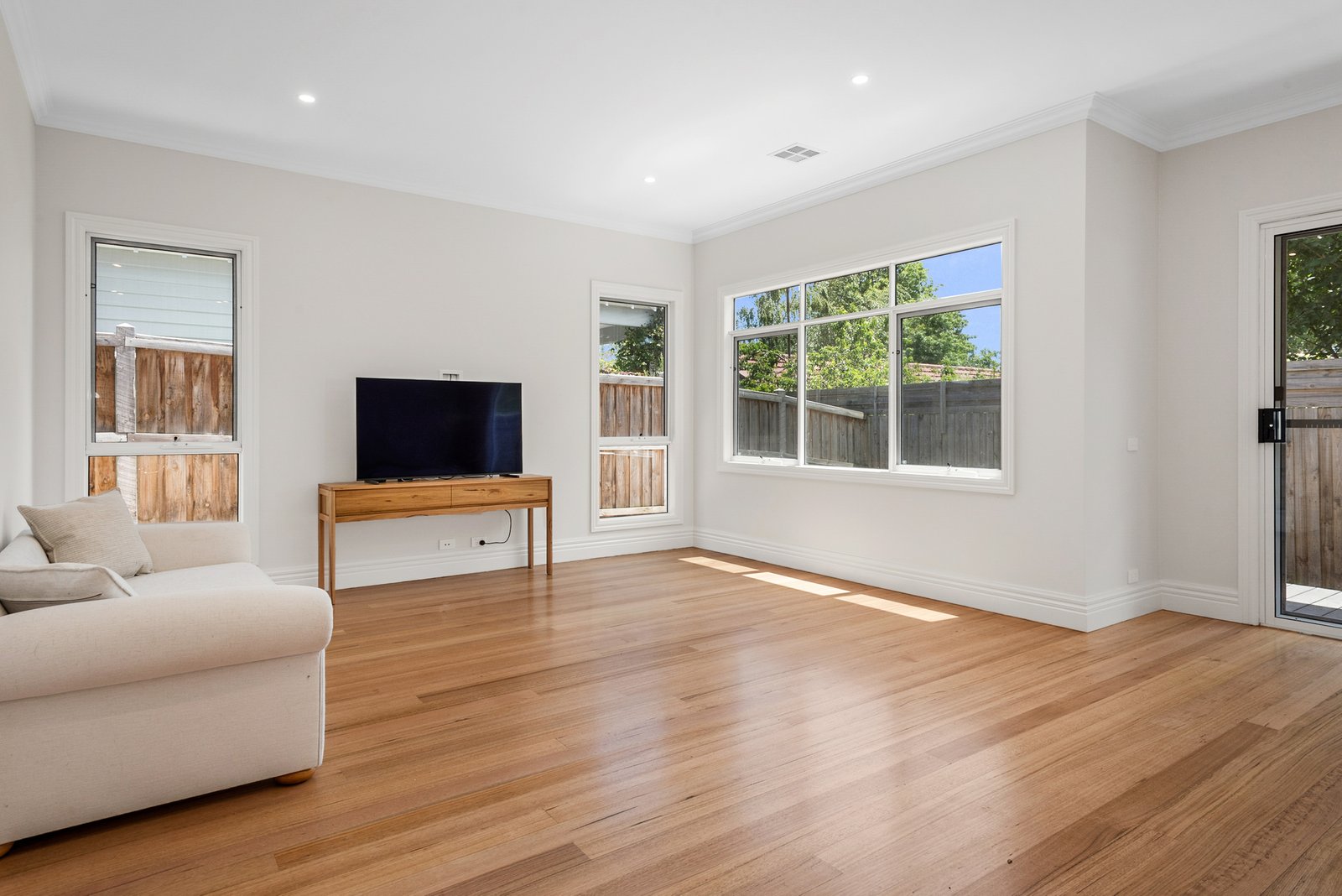 Real Estate and Property in 5F Urquhart Street, Woodend, VIC