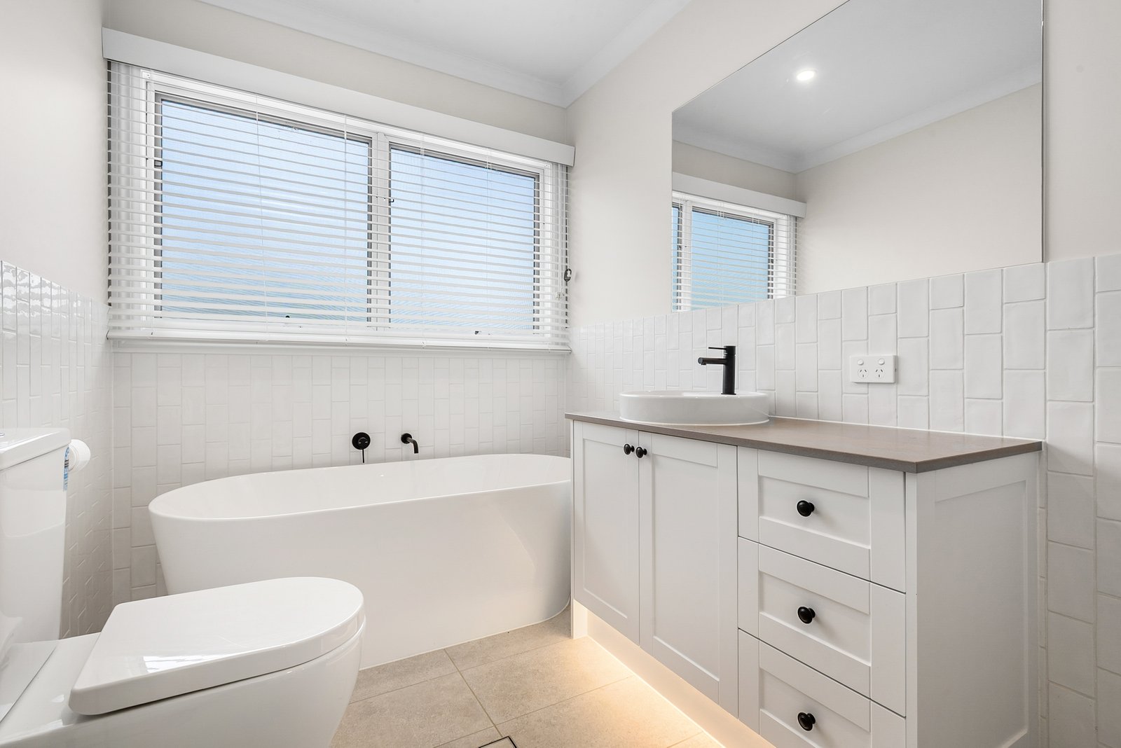 Real Estate and Property in 5F Urquhart Street, Woodend, VIC