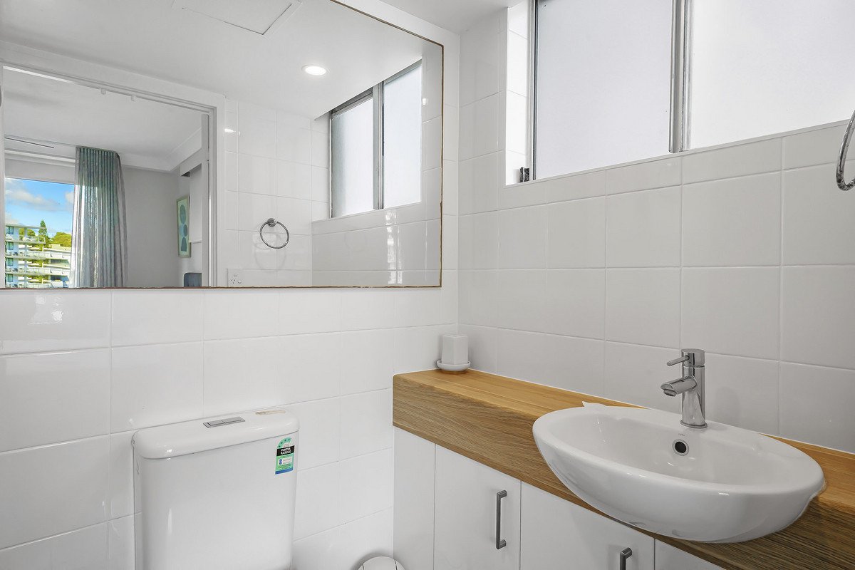 5F/52 Goodwin Terrace Burleigh Heads 10