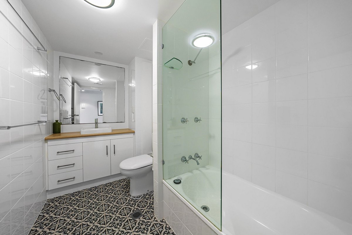 5F/52 Goodwin Terrace Burleigh Heads 13