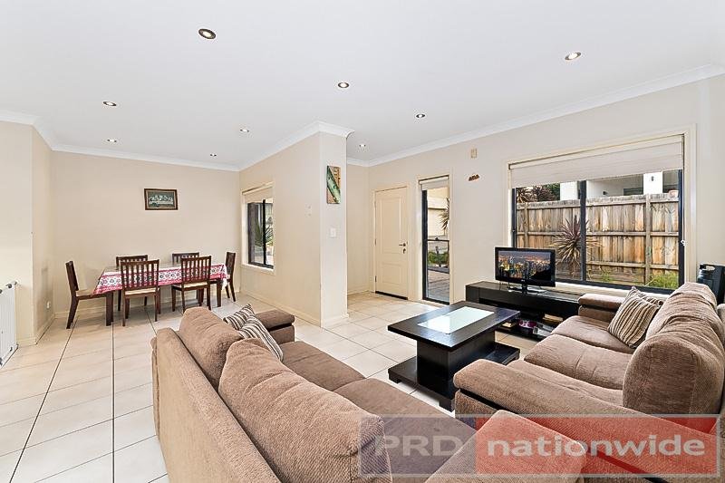 6 / 2A Lloyd Avenue YAGOONA 2