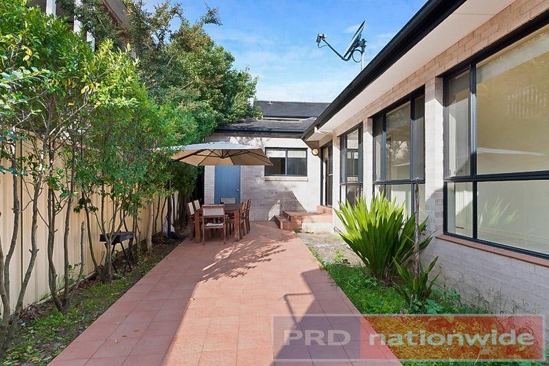 6 / 2A Lloyd Avenue YAGOONA 6
