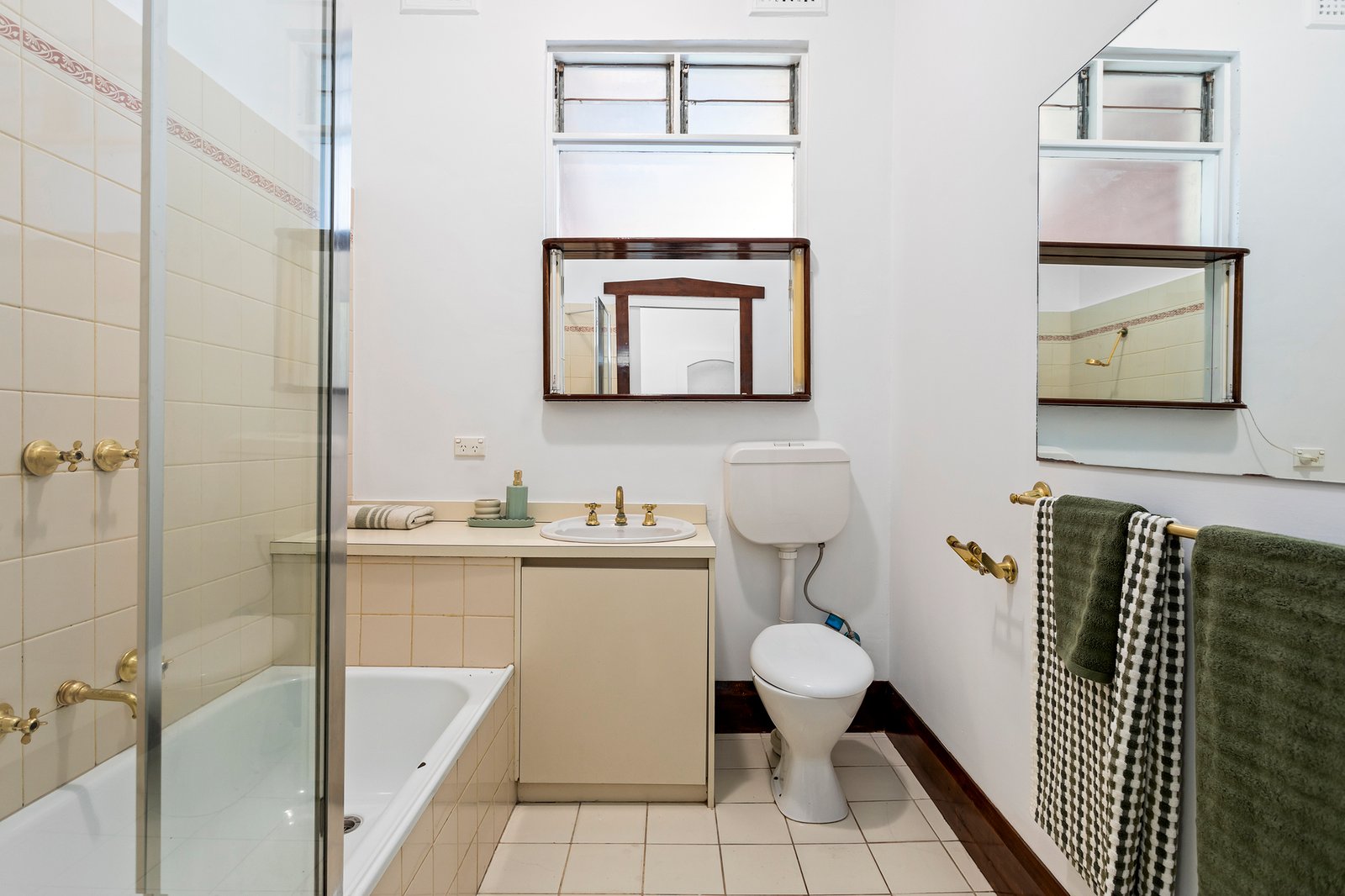 Real Estate and Property in 6 & 6A Tiuna Grove, Elwood, VIC