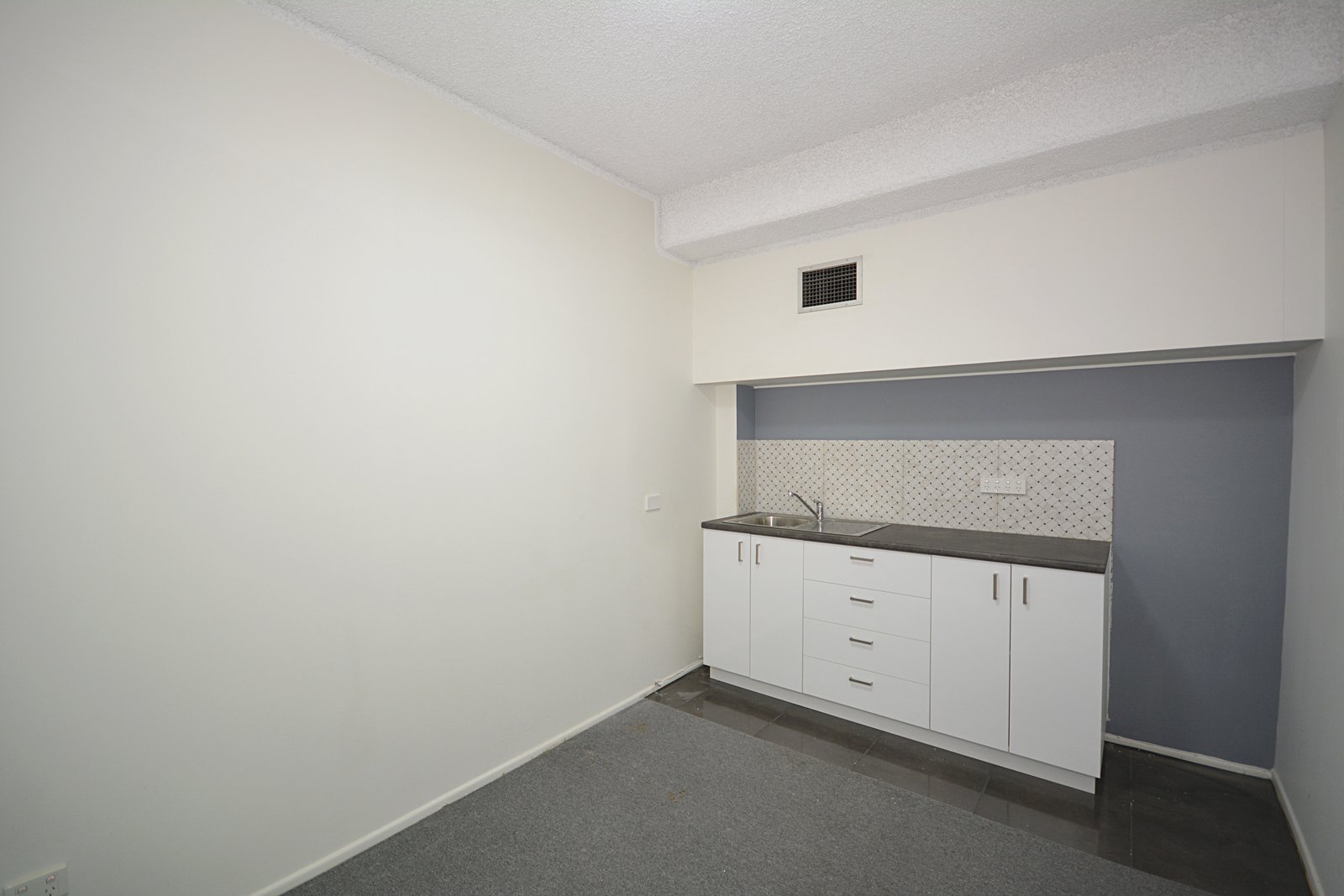 6 & 7/ 133 Wharf Street TWEED HEADS 4