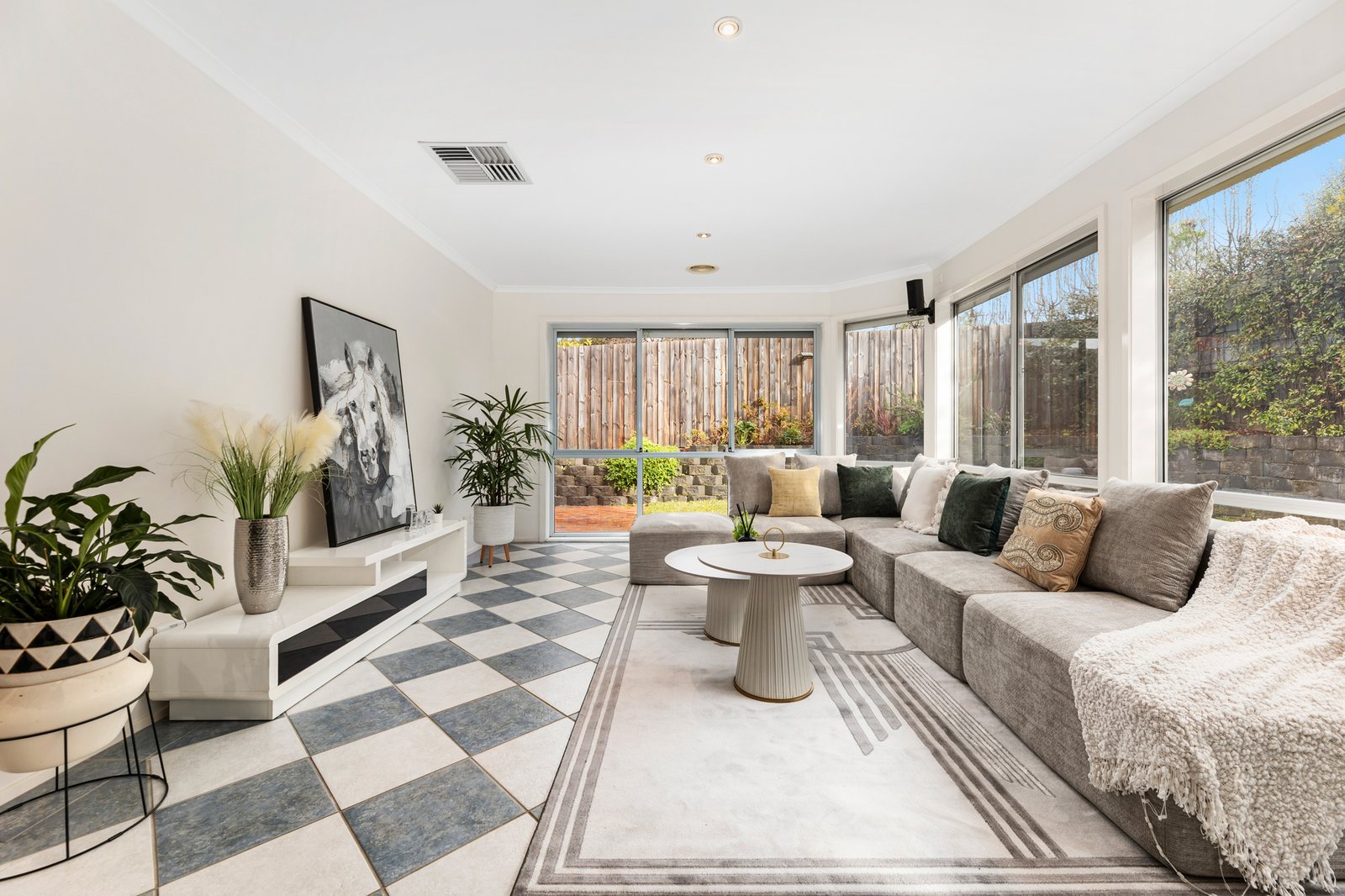 Gallery: 6 Adrian Avenue