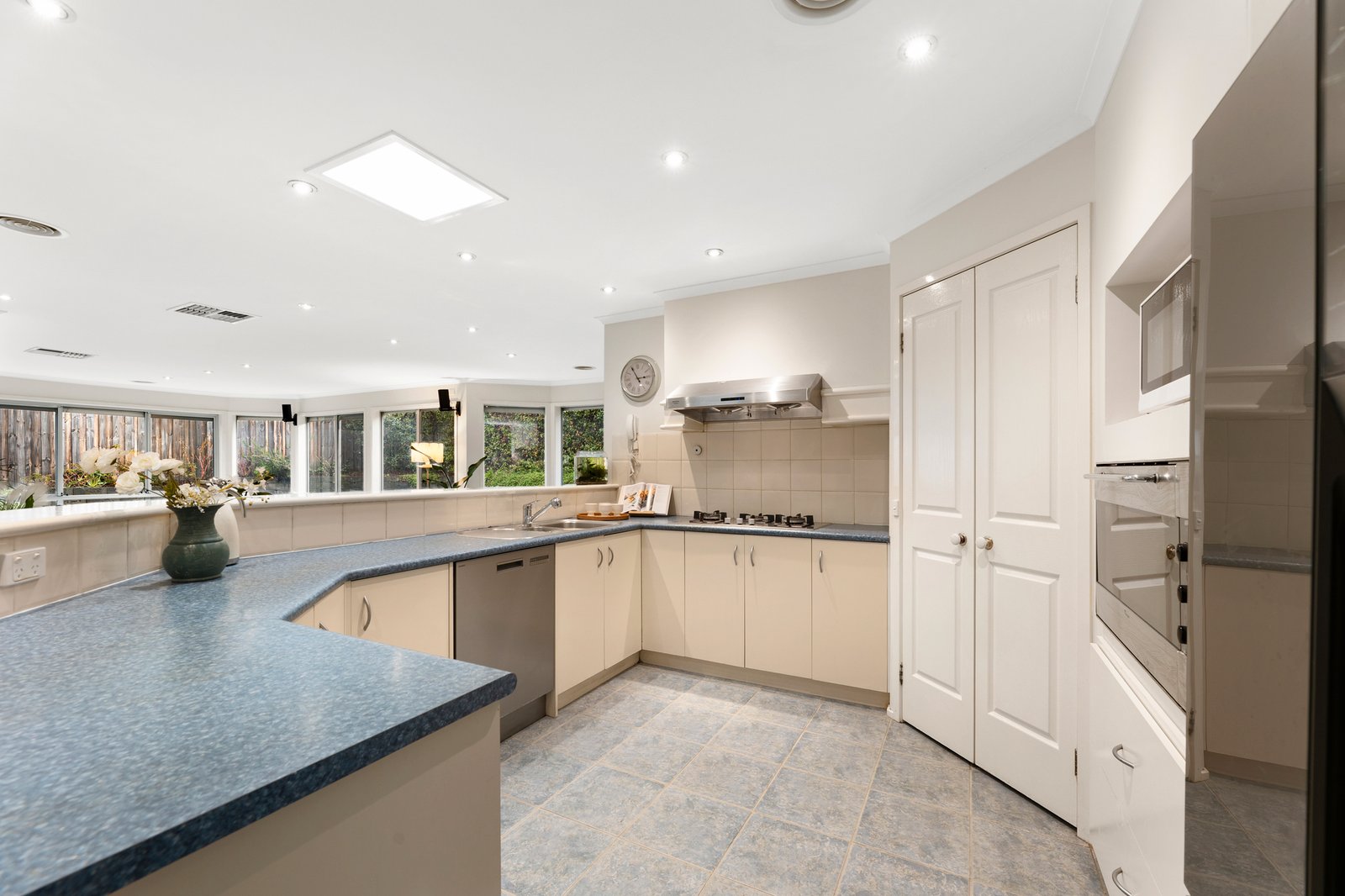 Gallery: 6 Adrian Avenue