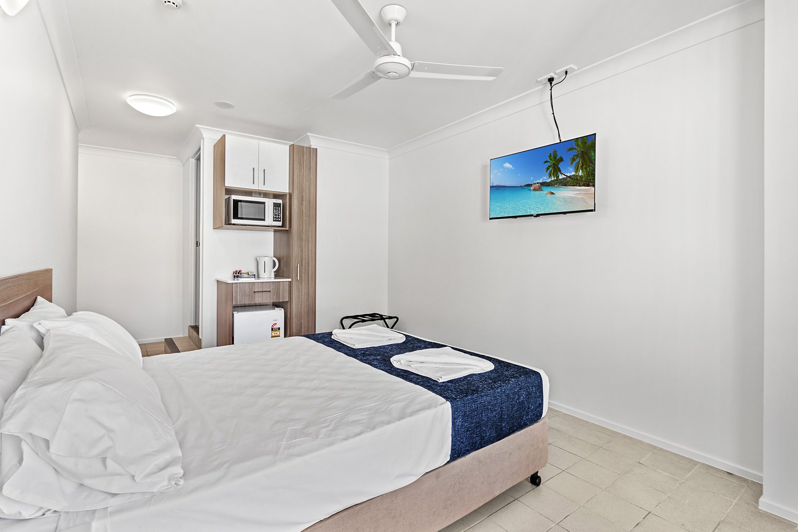 6 Airlie Esplanade AIRLIE BEACH 4